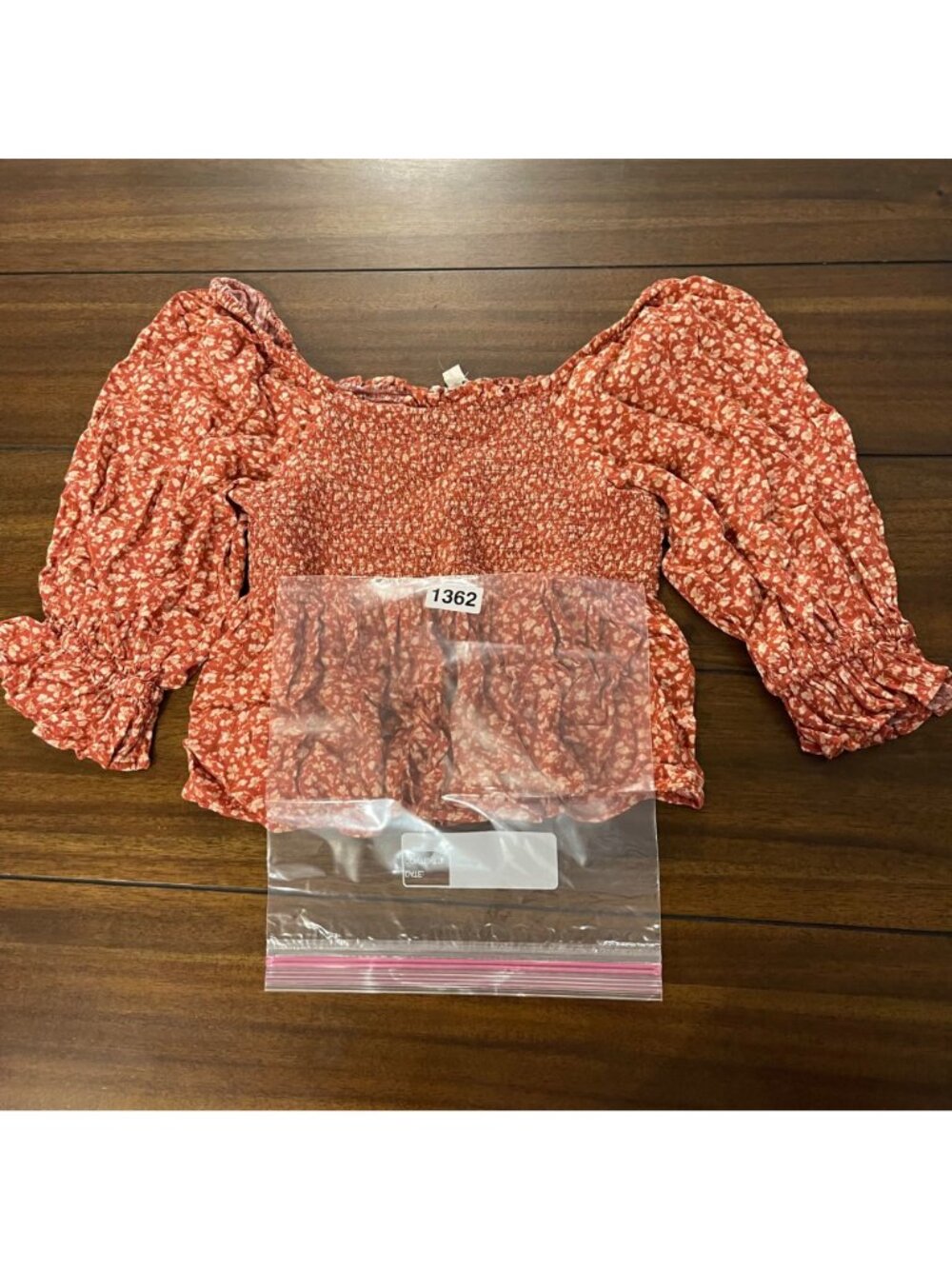 American Eagle Womens Floral Print Off-Shoulder Smocked Top M Ruffled cuffs - Picture 11 of 12